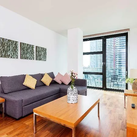 Oyo 30336 Discovery Dock New 2 Bed Hotel