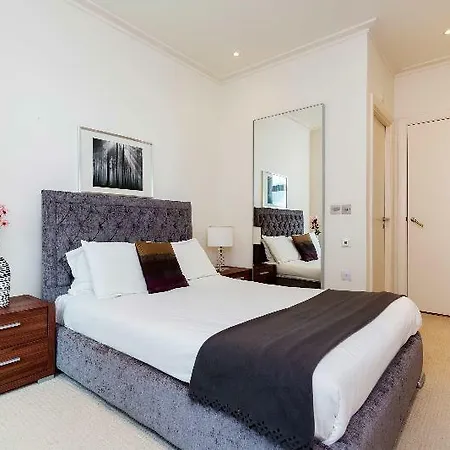 Oyo 30336 Discovery Dock New 2 Bed London
