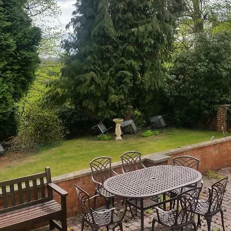 Oaklands Bed & Breakfast Uxbridge