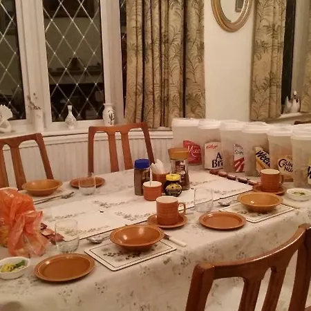 Oaklands Bed & Breakfast Uxbridge