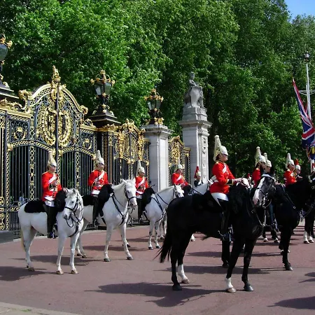 Mayfair Guest house 4*