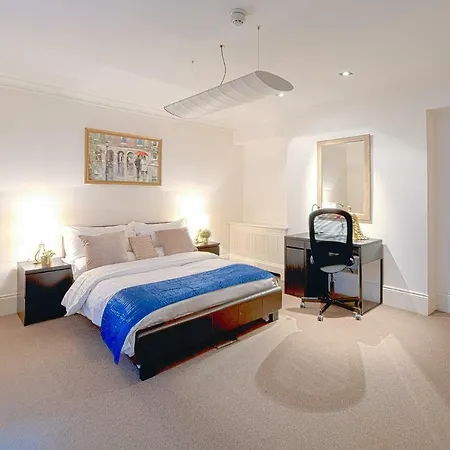 Guest house Mayfair 4*