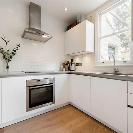 Holiday home Gorgeous, 4 Bed Victorian House In Dollis Hill London