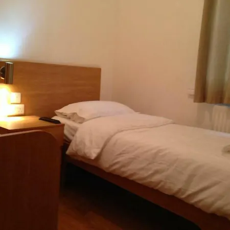 Crlondon Guest house