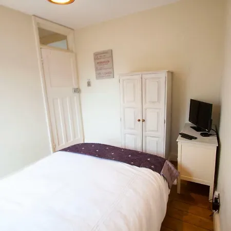 Richmond Modern * Richmond (Greater London)