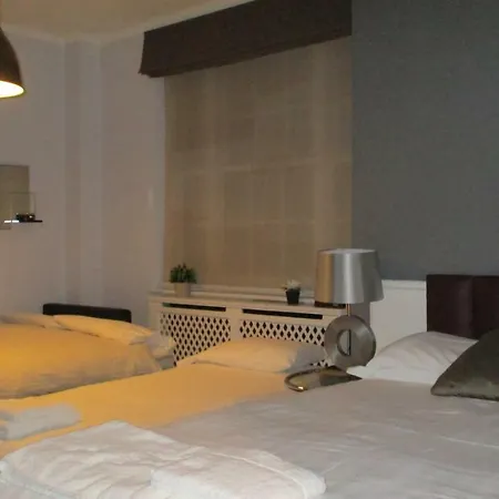 Central Forset Court Studio Apartment London