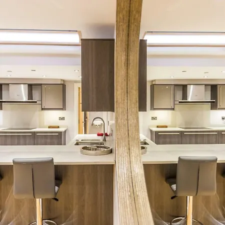 The Sweet Mews - Large 4bdr * London