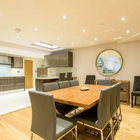 The Sweet Mews - Large 4bdr Apartment London