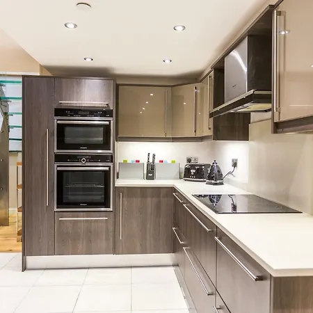 The Sweet Mews - Large 4bdr Apartment