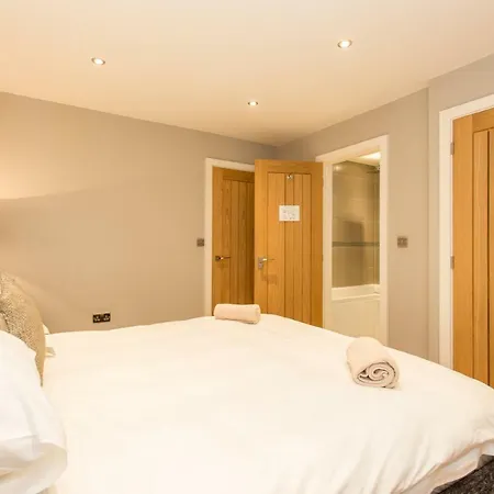 The Sweet Mews - Large 4bdr Apartment London