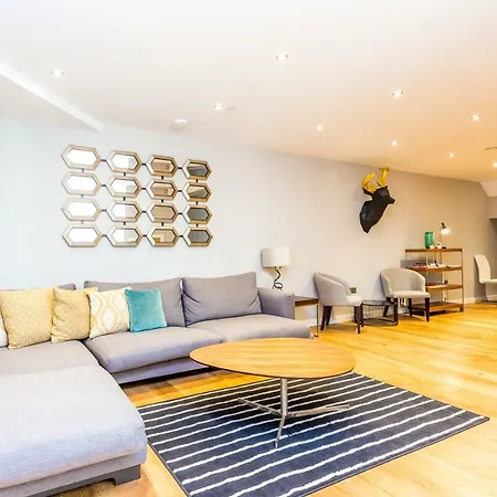The Sweet Mews - Large 4bdr Apartment London