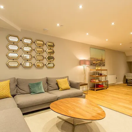 The Sweet Mews - Large 4bdr Apartment *