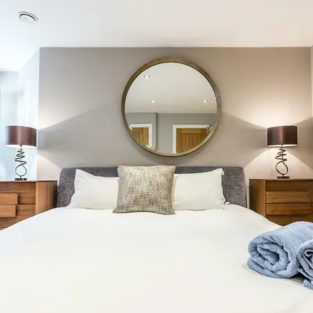 The Sweet Mews - Large 4bdr Apartment *