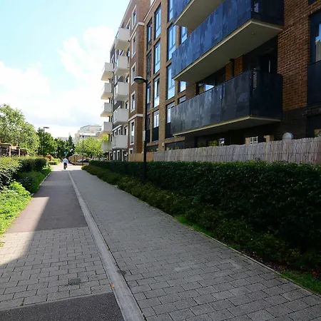 Apartment Wharf - Water Gardens London