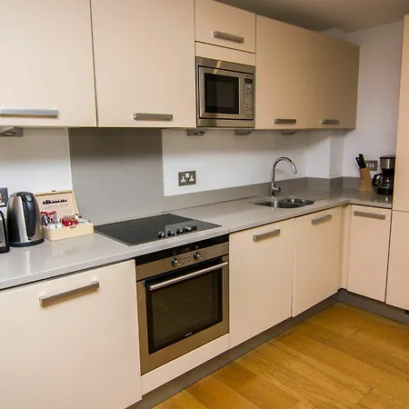 Wharf - Water Gardens Apartment