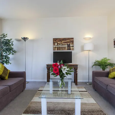 Club Living - Barbican Apartment *