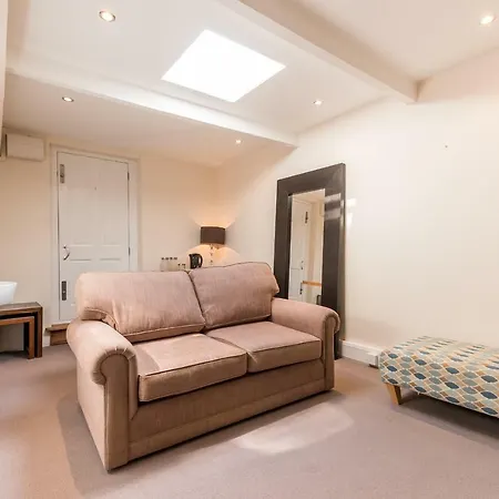 Apartment The Stables, To The Rear Of 133 Lordship Lane