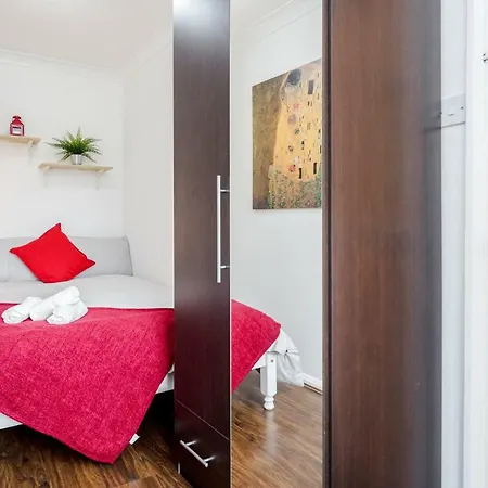 Donatello Tower Bridge Guest house London