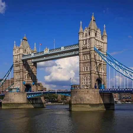 Donatello Tower Bridge 3* London
