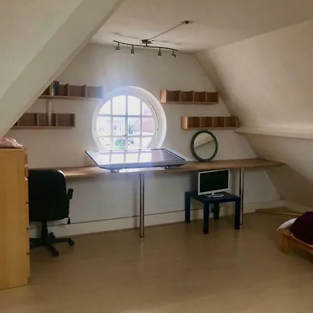 Cheap Basic, No Frills Flat. Sleeps 6, Suitable For Construction Workers? 에지웨어