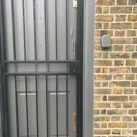 The Stables, To The Rear Of 133 Lordship Lane Apartment London