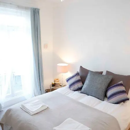Beautiful One Bedroom Walking Distance To Paddington And Hyde Park * Londra