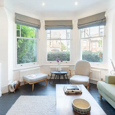 Holiday home Gorgeous, 4 Bed Victorian House In Dollis Hill