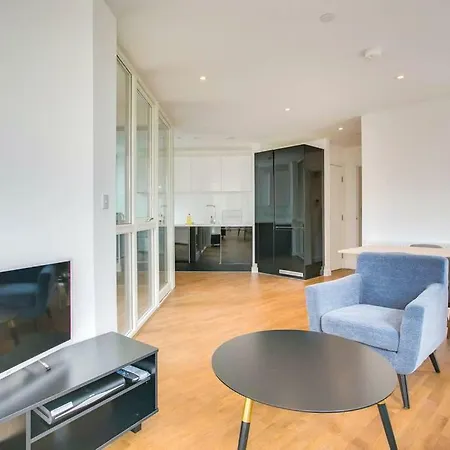 Discovery Tower Apartment *