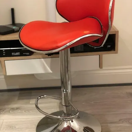 Chic And Comfortable Flat In London, Wimbledon لندن