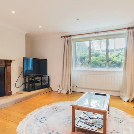 Shooters Hill Aparts
