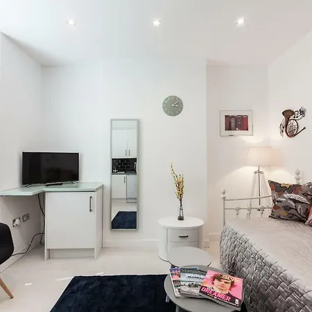 - Great Location * London