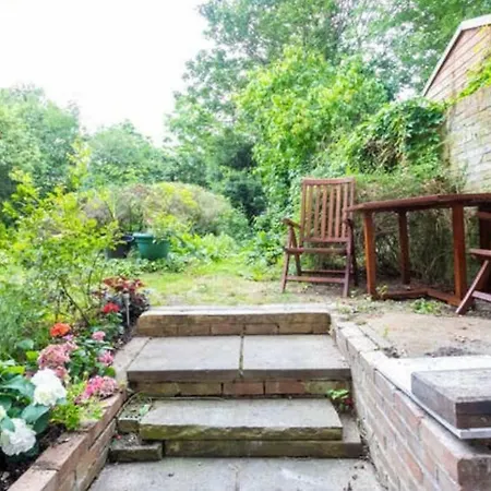 2 Bedroom Close To Camden Town לונדון