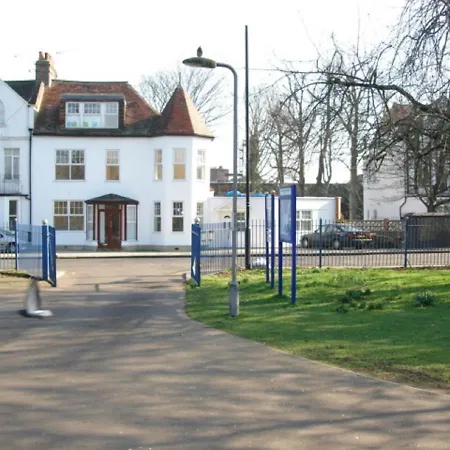 Tottenham - Good For Centre Free Parking And Contractors And Relocators *