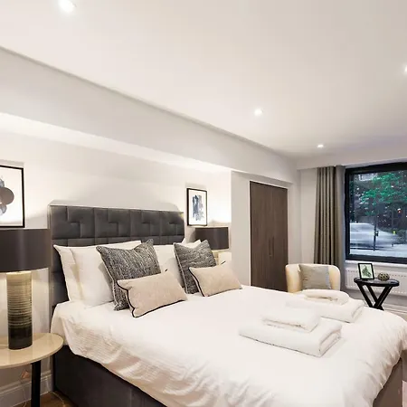 The Carlyle - Stunning Serviced Appartement
