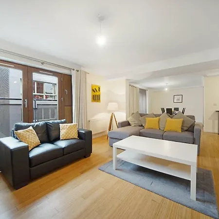 2 Bed Chic Near Shoreditch & Liverpool St Free Wifi & Parking By Aparts Apartment *