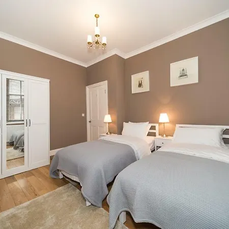 - Great Location Apartment