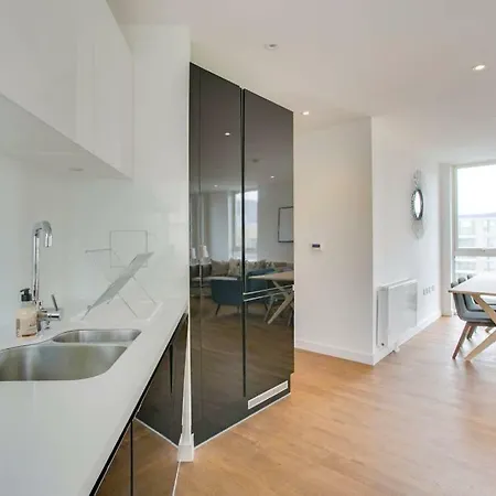 Discovery Tower Apartment *