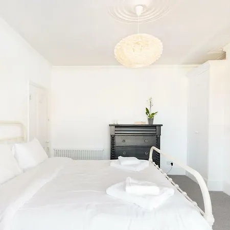 Holiday home Gorgeous, 4 Bed Victorian House In Dollis Hill