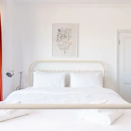 Gorgeous, 4 Bed Victorian House In Dollis Hill Holiday home London
