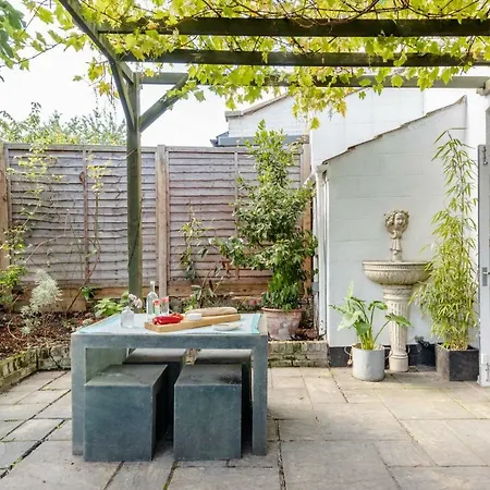 Gorgeous, 4 Bed Victorian House In Dollis Hill Holiday home London