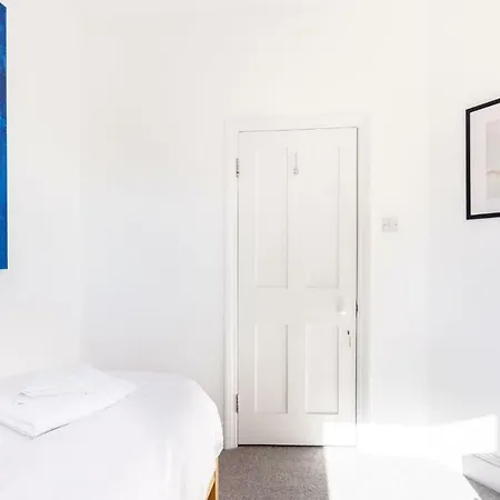Holiday home Gorgeous, 4 Bed Victorian House In Dollis Hill London