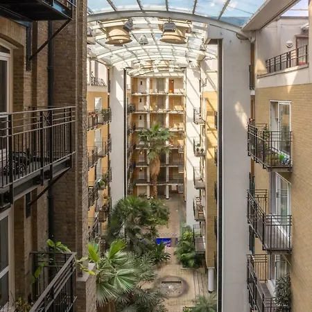 One Bed Serviced Near Millenium Bridge