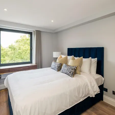 The Carlyle - Stunning Serviced *