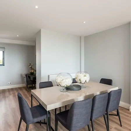 The Carlyle - Stunning Serviced Appartement