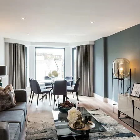 The Carlyle - Stunning Serviced *