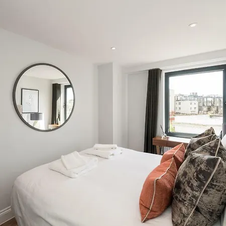 The Carlyle - Stunning Serviced Appartement