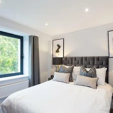 The Carlyle - Stunning Serviced