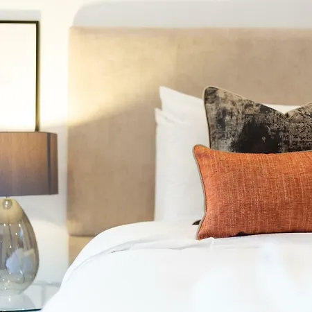 The Carlyle - Stunning Serviced Appartement
