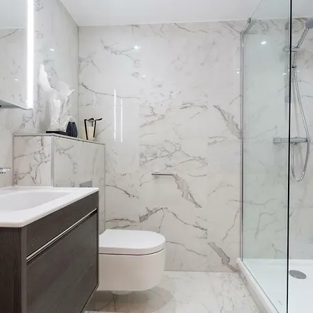 The Carlyle - Stunning Serviced *
