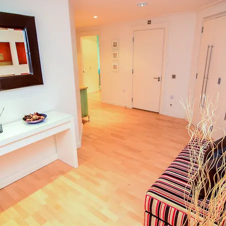 Wharf - Discovery Dock East Apartment *